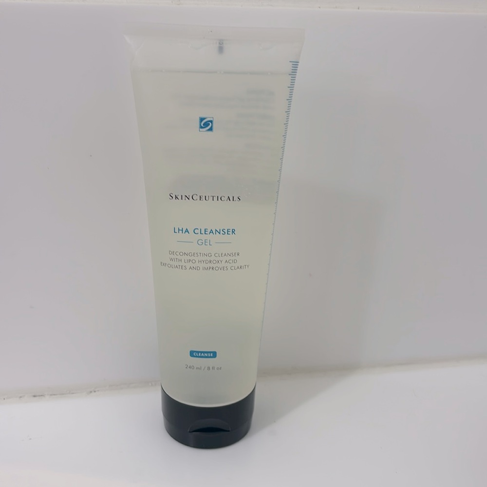New unopened SkinCeuticals LHA Cleanser Gel